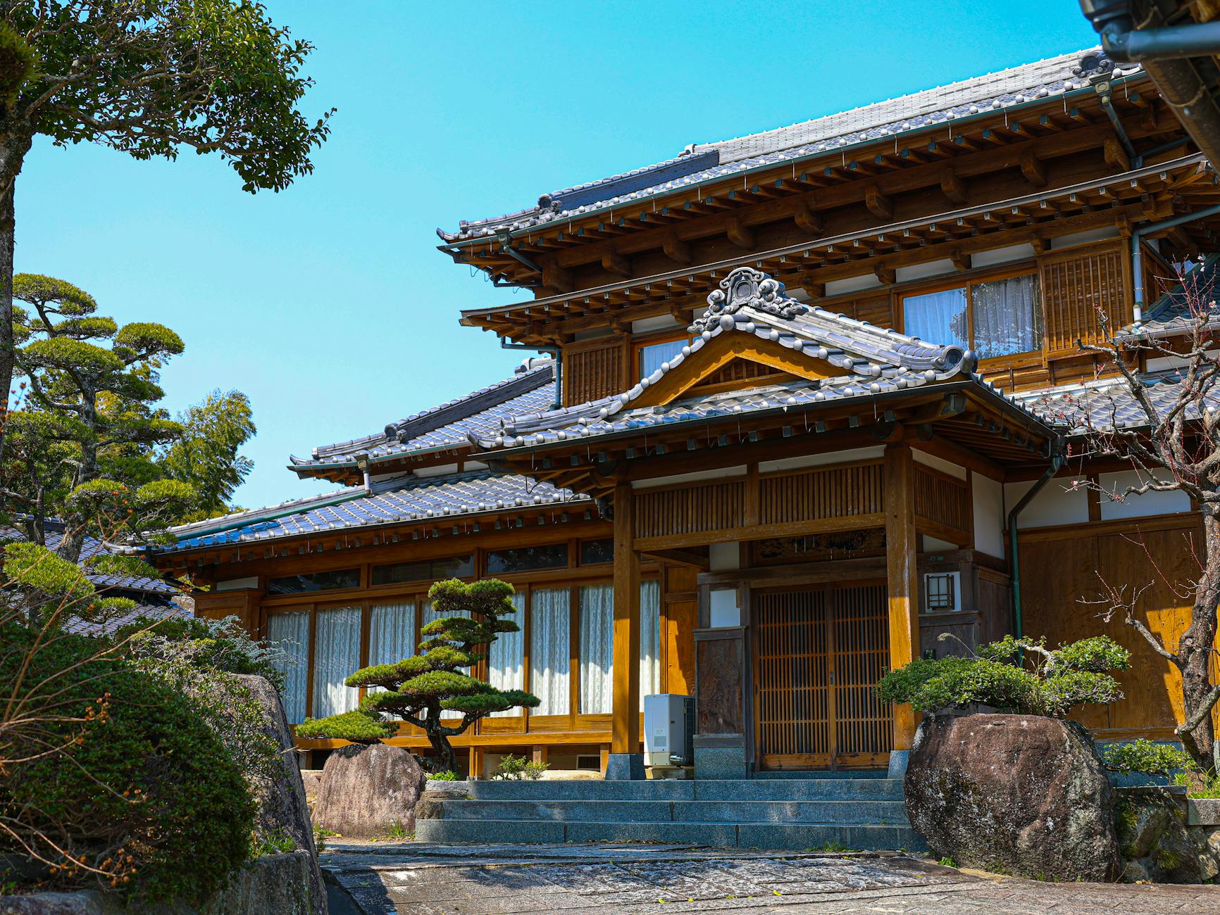 福岡サンパレスとは